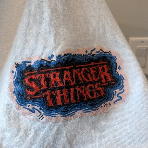 Stranger Things white tee with abstract Graphic unisex Size Medium - Picture 6 of 7